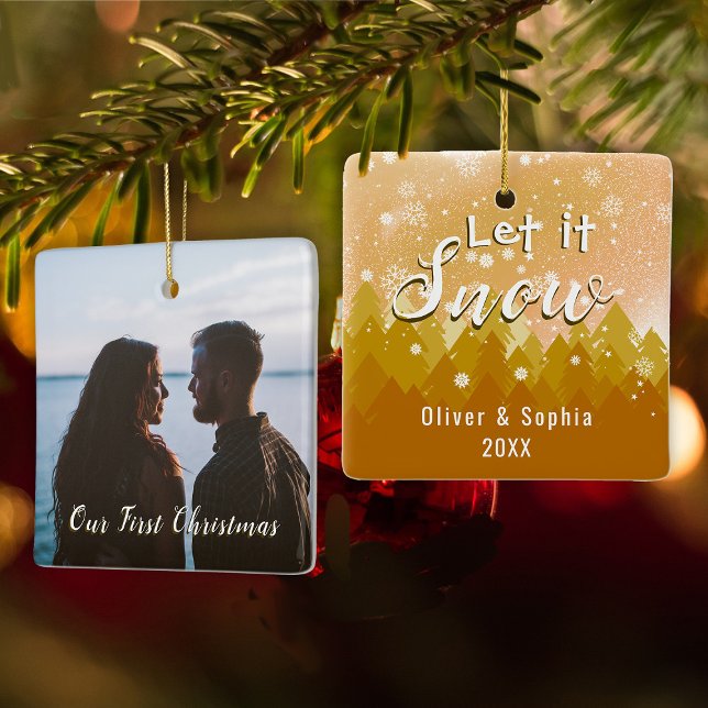 Ornamento De Cerâmica Dourado Deixar Neve Primeira Foto de Natal (Criador carregado)