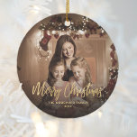 Ornamento De Cerâmica Dourado Script de Foto da Família Feliz Natal<br><div class="desc">Espalhe a alegria de férias para amigos e familiares com este enfeite moderno. O texto "Feliz Natal" em folha de alumínio dourada diz "Feliz Natal" em elegante roteiro de escrita manual. Substitua a imagem de exemplo por sua foto favorita e adicione seu nome de família e o ano. Um filtro...</div>