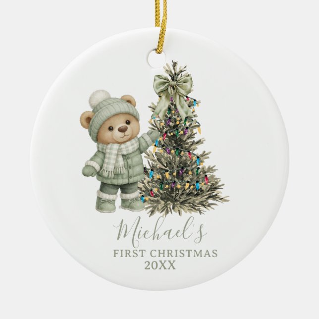Ornamento De Cerâmica Dusty Green Sage Baby Bear First Christmas (Frente)