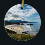 Ornamento De Cerâmica Ecoa State Beach, OR<br><div class="desc">Uma vista impressionante de Cannon Beach de um caminho ao longo dos penhascos do Parque Estadual Ecola,  Oregon. Belos penhascos,  rochas de palheiro,  e oceano azul e céu. Uma manhã perfeita de verão ao longo da costa do Pacífico!</div>