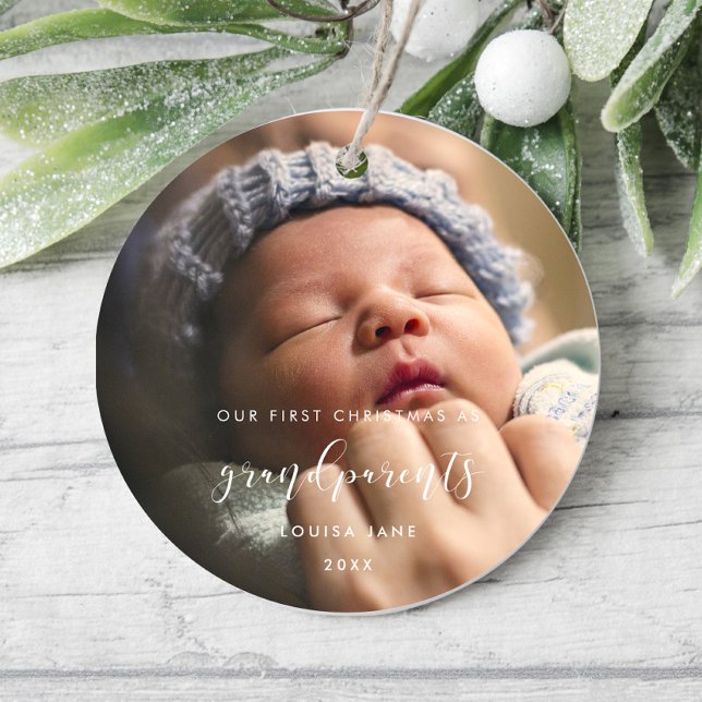 Ornamento De Cerâmica Elegante Nosso Primeiro Natal como avós (Criador carregado)