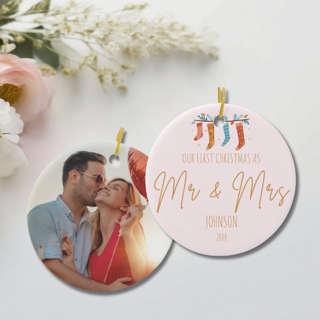 Ornamento De Cerâmica Elegante Primeira Ornação de Natal para Casais (Elegant First Christmas Ornament for Couples)