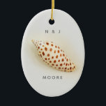 Ornamento De Cerâmica Elegante Tropical Junonia Florida Beach Shell Name<br><div class="desc">Elegante Tropical Junonia Florida Beach Shell Ornament. Esta perfeita concha de praia de Junonia é fotografada com macrofotografia de alta resolução e é apresentada na Coleção de Junonia Beach Shell. Personalize com suas Primeiras Iniciais e Nome. Moluscos de Junonia vivem em profundidades do oceano Costeiro de mais de 30 metros,...</div>