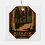 Ornamento De Cerâmica Emblema Retroativo Mínimo do Parque Nacional Redwo<br><div class="desc">Trabalho de arte de vetor de Sequoia. O parque protege grandes pradarias,  carvalhos,  rios selvagens e 40 milhas de costa robusta.</div>