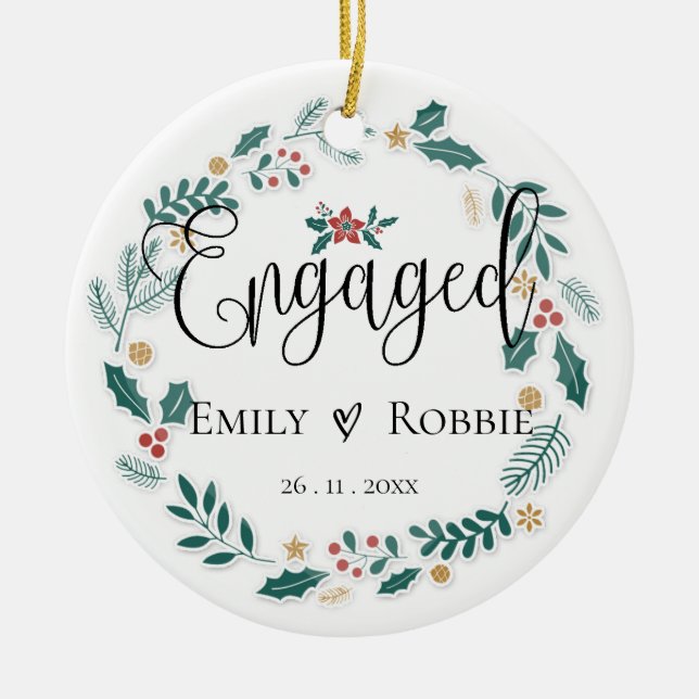 Ornamento De Cerâmica Engaged Couple | Our First Christmas   (Frente)