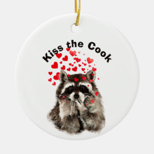 Ornamento De Cerâmica Engraçado Quitação: Beija o Cook Cute Raccoons,