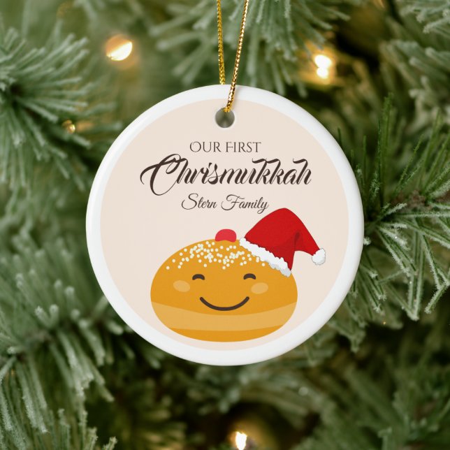 Ornamento De Cerâmica Engraçado Sufganiyah Nosso Primeiro Chrismukkah, H (Árvore)