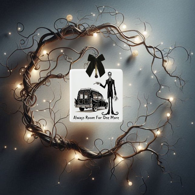 Ornamento De Cerâmica Espaço Para Mais Um (Vine wreath, fairy lights and an additional bow makes a unique focal point for any ornament!)