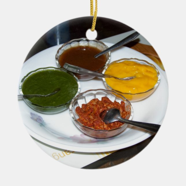 Ornamento De Cerâmica Especiarias indianas diferentes em umas bacias (Frente)