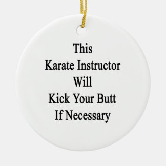 Ornamento De Cerâmica Este instrutor do karaté retrocederá seu bumbum se