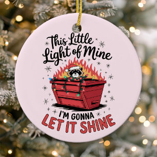 Ornamento De Cerâmica Este Pequeno Guaxinim Fogo no Lixo de Feriado