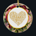 Ornamento De Cerâmica Eu Amo Você Ouro Coração Rico com Quadro Floral<br><div class="desc">Um ornamento com um coração rico ouro. Esfregões decorativos e formas com as palavras "Eu te amo" escritas em letra de rico. Cercado por uma armação circular com uma borda falsa de folha de ouro. Atrás da armação do círculo, há alguns bonito florais em vermelho, rosa e roxo com folhas...</div>