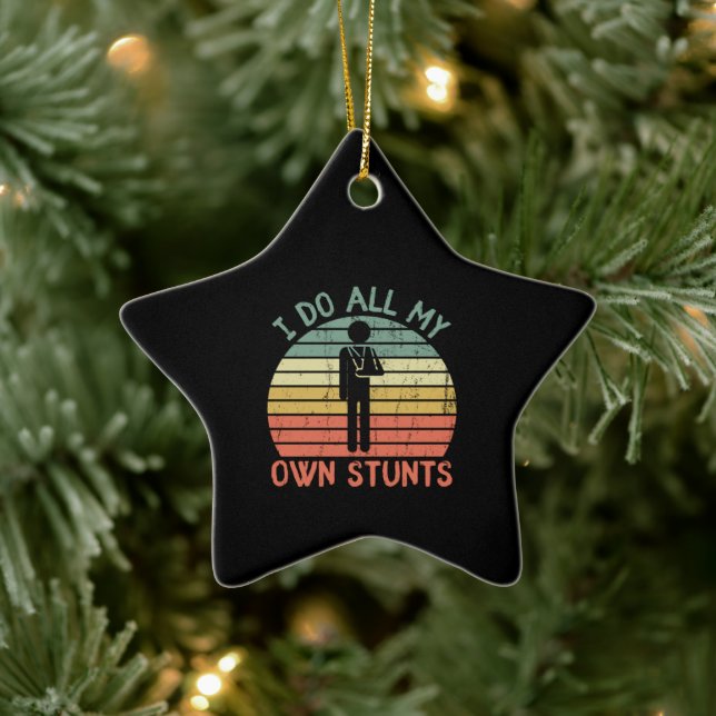 Ornamento De Cerâmica Eu faço todas as minhas próprias acrobacias com fe (Árvore)