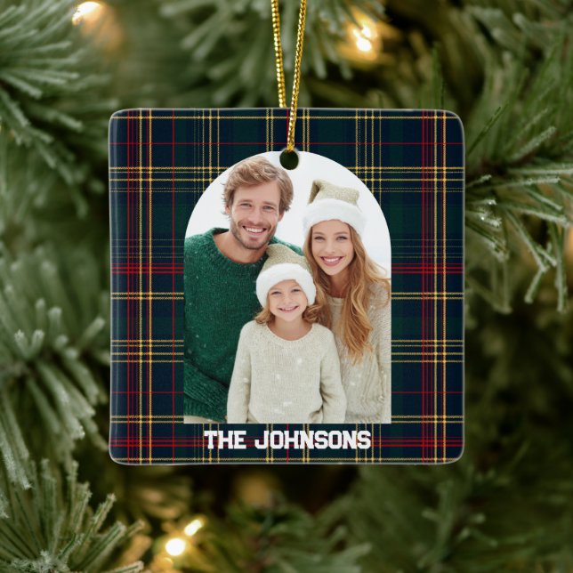 Ornamento De Cerâmica Family Photo Elegant Christmas Plaid Ornament (Árvore)