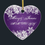 Ornamento De Cerâmica Favor elegante roxo do casamento dos flocos de<br><div class="desc">Modelo roxo do presente do desenhista dos flocos de neve elegantes do inverno. Uma ideia elegante do favor do casamento! Imprima seus família e amigos com este design à moda e moderno. Inteiramente customizável! Fácil de usar e fácil personalizar. Ordem hoje!</div>