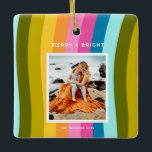 Ornamento De Cerâmica Feliz Arco-íris Moderna e Vertical Brilhante<br><div class="desc">Feliz e Design de Natal Moderno Brin Vertical</div>