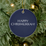 Ornamento De Cerâmica Feliz Feriado de Natal do marinho Chrismukkah<br><div class="desc">Feliz marinho de Chrismukkah,  azul e branco,  Ornamento de Férias Judaicas de Natal.</div>
