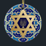 Ornamento De Cerâmica Feliz Hanukkah. Estrela do Ano Personalizado de Da<br><div class="desc">Feliz Hanukkah. Estrela Dourada dos Ornamentos de Presentes de David e Menorah design Hanukkah com ano personalizado. Cartões e presentes disponíveis na Categoria Feriados Judeus / Hanukkah da nossa loja.</div>