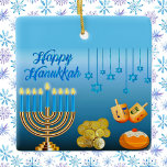Ornamento De Cerâmica Feliz Hanukkah Menorah e Dreidels<br><div class="desc">Celebre oito dias e oito noites do Festival das Luzes com cartões e presentes de Chanucá. O festival de luzes está aqui. Acenda a menorah,  brinque com o sonho e o banquete em latas e suganínos. Celebre o espírito de Chanucá com amigos,  familiares e entes queridos desejando-lhes Feliz Chanucá.</div>