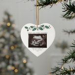 Ornamento De Cerâmica Feliz Natal Avó Grávida Anúncio<br><div class="desc">É sempre um bom momento para compartilhar essas notícias interessantes com o seu mais próximo e querido. Ideia perfeita de presente de Natal para a avó estar com foto de ultrassom. Personalize esta exibição de lançamento exclusiva, adicione seus detalhes e informe a todos sobre esta notícia especial. presente de excelente...</div>