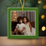 Ornamento De Cerâmica Feliz Natal com 1 Foto - solteiro verde<br><div class="desc">Adicione uma foto a esta ilustração de feriado - perfeita para as crianças. Uma fotografia simples e moderna para fazer um embrulho memorável debaixo da tua árvore. Uma fonte moderna e mínima de script com um local para carregar uma foto quadrada.</div>