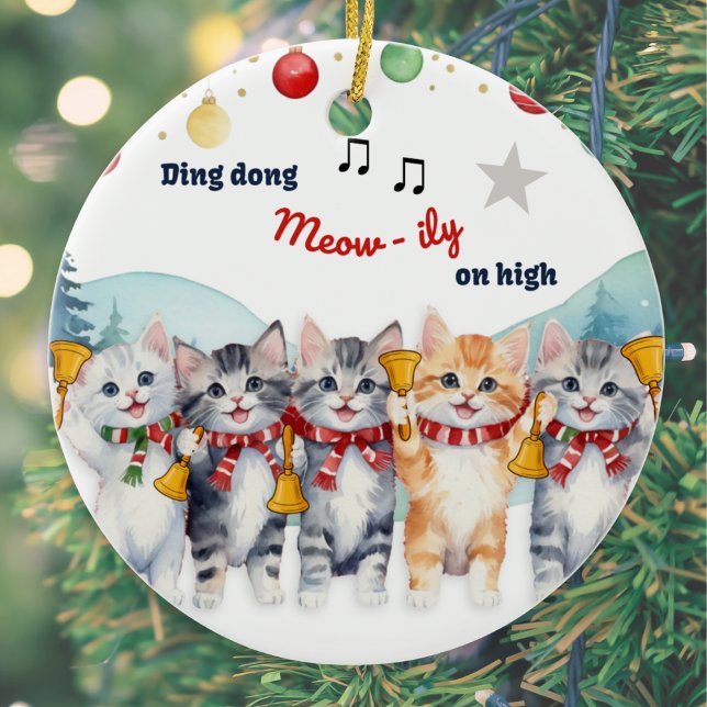 Ornamento De Cerâmica Feliz Natal do Gato Lover em Água (A funny Christmas ornament with picture of cats playing handbells and pun caption)