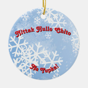 Ornamento De Cerâmica Feliz Natal em Choctaw com fundo de Floco de Neve