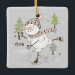 Ornamento De Cerâmica Feliz Natal Ice Skating Snowman<br><div class="desc">Feliz Natal Ice Skating Snowman Cerâmica Ornament Traga muito mais alegria de férias para a sua árvore com um ornamento cerâmico personalizado. Adicione fotos da família, imagens e mensagens pessoais a ambos os lados deste ornamento. Um fio de ouro torna fácil pendurar esta fantástica marca de sempre.</div>