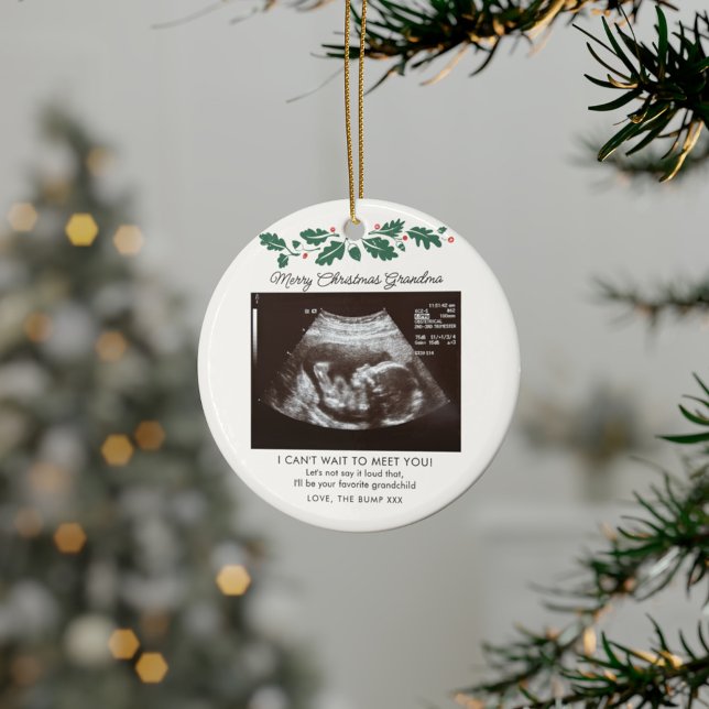 Ornamento De Cerâmica Feliz Natal Vovó Gravidez Ultrassom (Grandma Keepsake Pregnancy Announcement Sonogram Ceramic Ornament)