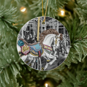 Ornamento De Cerâmica Feliz vai em volta de Carrossel
