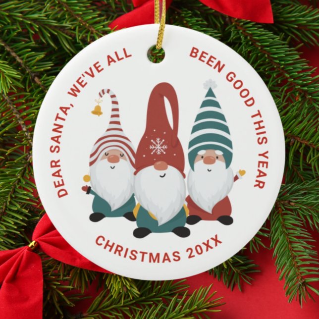 Ornamento De Cerâmica Feriado Engraçado dos Gnomos de Natal (Criador carregado)