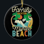 Ornamento De Cerâmica Férias Familiares de Myrtle Beach 2023 Corresponde<br><div class="desc">Férias Familiares de Myrtle Beach 2023 com Primo Retro Correspondente</div>