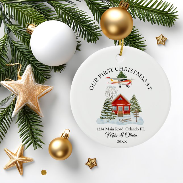 Ornamento De Cerâmica First Christmas New Home Cessna Airplane and Tree (Criador carregado)