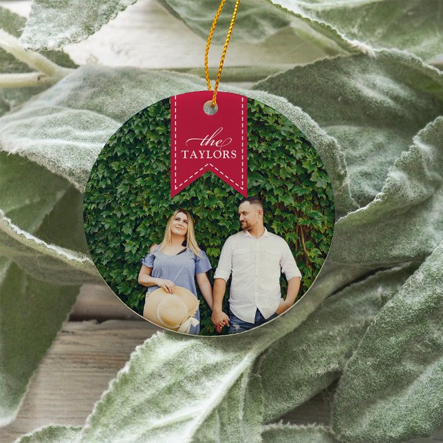 Ornamento De Cerâmica Fita Vermelha | Foto de Férias (Criador carregado)