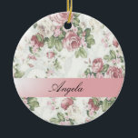 Ornamento De Cerâmica Flores de Chique Vintage-Personalizadas<br><div class="desc">Um padrão floral de estilo vintage desenhado sobre fundo branco. A ideia perfeita de presente romântico. Clique no botão Personalizar para alterar as fontes,  mover o texto e personalizar o design.</div>