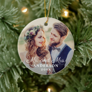 Ornamento De Cerâmica Foto Clássica de Casamento com Nome e Ano de Sr. e