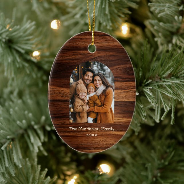 Ornamento De Cerâmica Foto da família Arch Personalizada Woodgrain Natal (Árvore)
