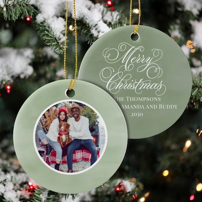 Ornamento De Cerâmica Foto da Família de Natal Verde Personalizada (Merry Christmas Calligraphy Script Holiday Photo Ornament)
