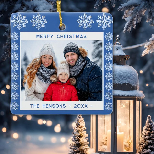 Ornamento De Cerâmica Foto da Família Feliz de Natal Blue Snowflake (Criador carregado)