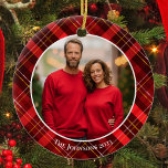 Ornamento De Cerâmica Foto da família natalícia Tartan, Xadrez Vermelha<br><div class="desc">Um padrão clássico de tartan vermelho-xadrez atrás da sua fotografia de família de férias para um Enfeites de natal festivo e tradicional. Presente de Natal simples e bonito.</div>