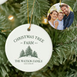 Ornamento De Cerâmica Foto da Fazenda da Árvore de Natal do Nome da Famí<br><div class="desc">Decorre sua árvore com um toque pessoal nesta temporada! Nosso ornamento de feriado personalizado apresenta seu nome familiar,  foto e um design de fazenda de árvore de Natal retrógrado em verde-sábio. Uma lembrança memorável para os feriados!</div>