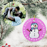 Ornamento De Cerâmica Foto De Bebê E Bonito Snowman | Rosa 2024<br><div class="desc">Este ornamento rosa de árvore de natal apresenta um bonitinho bonitinho de neve de um lado. Ao contrário,  sua foto favorita da sua menina. Para alterar o nome ou o boneco de neve no botão personalizar,  clique na frente. Este design contém elementos de A.I.</div>