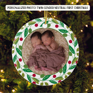 Ornamento De Cerâmica Foto de gêmeos personalizados no primeiro Natal