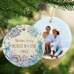 Ornamento De Cerâmica Foto de Natal Costeiro da Beach House<br><div class="desc">Este Enfeites de natal costeiro da Beach House tem o nome da família e o ano na frente, com uma foto da família atrás. A design costeira apresenta um recife de coral submarino de cor aquática, com um cavalo de mar giro, caranguejo, algas marinhas e corais, estrelas e conchas. Se...</div>
