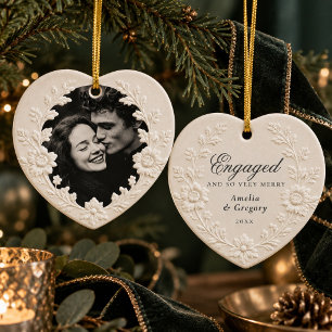 Ornamento De Cerâmica Foto de Natal de Casal Engajado e Muito Alegre
