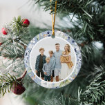 Ornamento De Cerâmica Foto de Natal de Foliage de inverno gelada<br><div class="desc">Este elegante e clássico ornamento fotográfico de feriado apresenta um belo quadro circular de aquarela de folhas, bagas e outro verde sobre um fundo azul empoeirado. As ilustrações botânicas prosseguem atrás. A saudação no verso é editável e em uma fonte serif clássica. Aqui você pode adicionar o ano e seus...</div>
