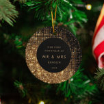 Ornamento De Cerâmica Foto de Natal nova e Dourada falsa<br><div class="desc">Nosso primeiro Natal como Sr. e Sra.,  recém-casados ornamento de fotos de marco. Uma tipografia minimalista e uma design de brilho dourado impressionante,  perfeita para um Enfeites de natal elegante e moderno.</div>
