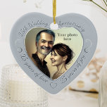 Ornamento De Cerâmica Foto do Aniversário de Casamento de 25<br><div class="desc">Comemore 25 anos de casamento com um ornamento especial personalizado de fotos em um delicioso quadro de forma cardíaca. Basta carregar sua própria foto do casal casado e ela aparecerá no recorte. A cinza prateada possui fonte e decorações de script. (Observe que não é usada tinta metálica ou brilhante neste...</div>