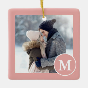 Ornamento De Cerâmica Foto do Monograma Branco e Cor-de-rosa-chic