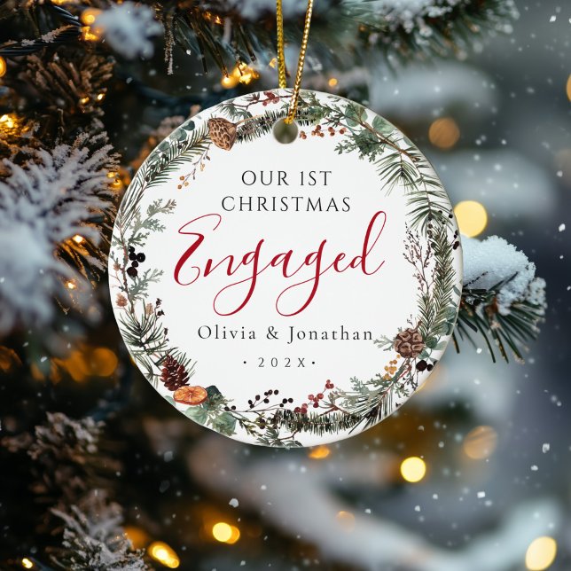 Ornamento De Cerâmica Foto do primeiro Natal engajado em Greenery Wreath (Criador carregado)